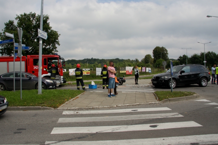 Zderzenie BMW z motocyklem. Kierowca jednośladu w szpitalu
