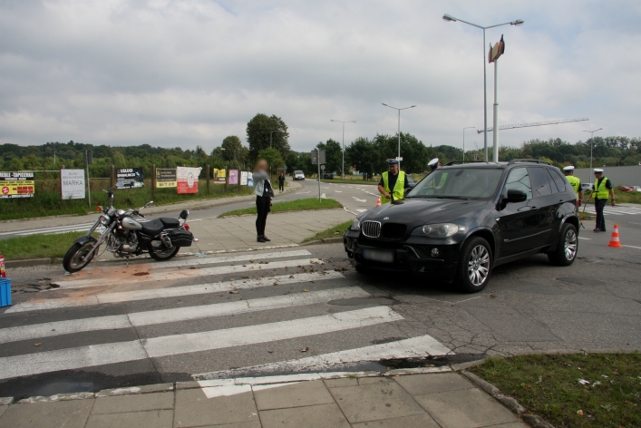Zderzenie BMW z motocyklem. Kierowca jednośladu w szpitalu