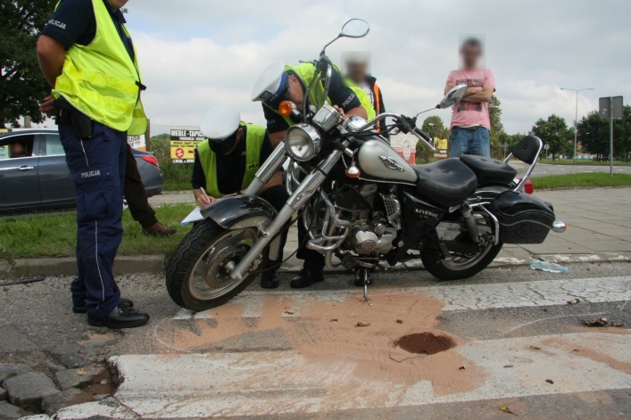 Zderzenie BMW z motocyklem. Kierowca jednośladu w szpitalu