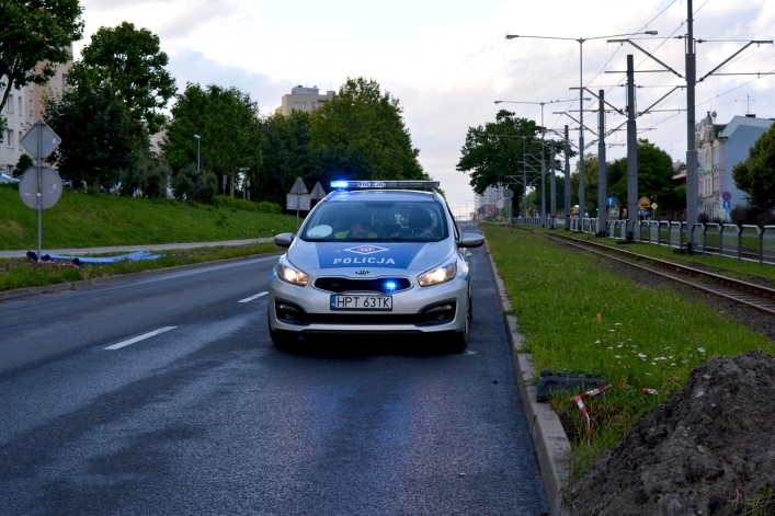Zderzenie toyoty i fiata na ul. płk. Dąbka. Dwie osoby w szpitalu (+ zdjęcia)