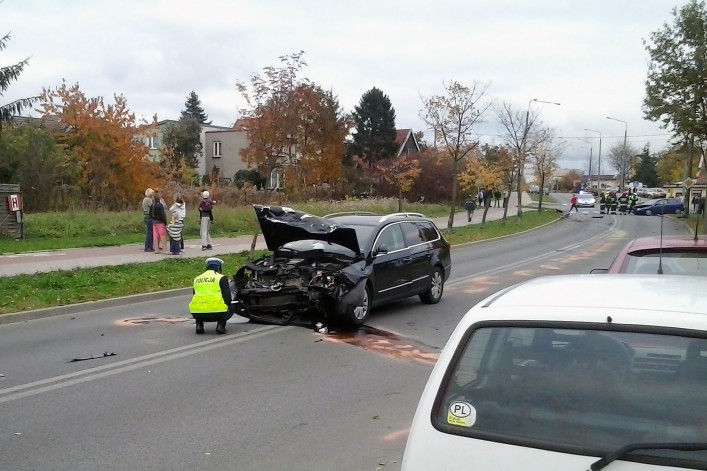 Zderzenie corolli i passata na Niepodległości. Dwie osoby ranne