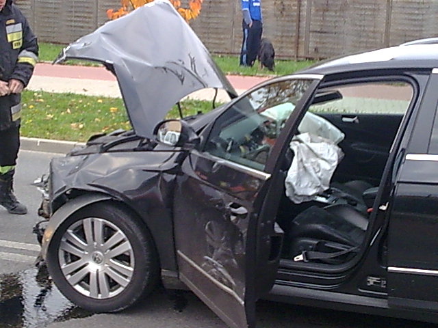 Zderzenie corolli i passata na Niepodległości. Dwie osoby ranne