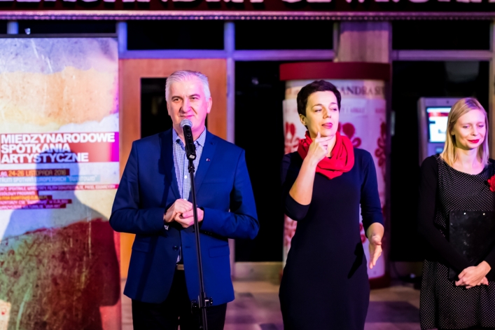 Ze stu tysięcy fotografii wybrali ponad dwadzieścia 