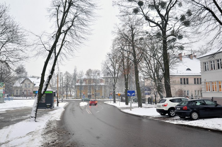 Zetną stare drzewa na Saperów, by wydłużyć prawoskręt