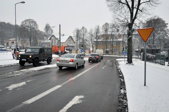 Zetną stare drzewa na Saperów, by wydłużyć prawoskręt