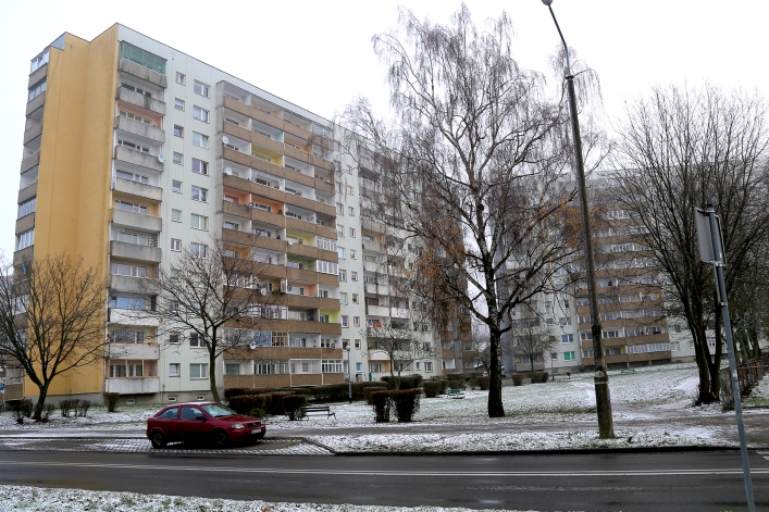 Zimowa aura w parku Modrzewie. Niewiele pozostało po wspaniałej rezydencji Carla Ziese