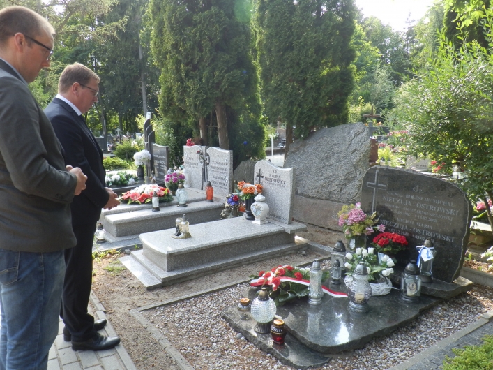 Złożyli kwiaty  na grobach skazanych w Sprawie Elbląskiej