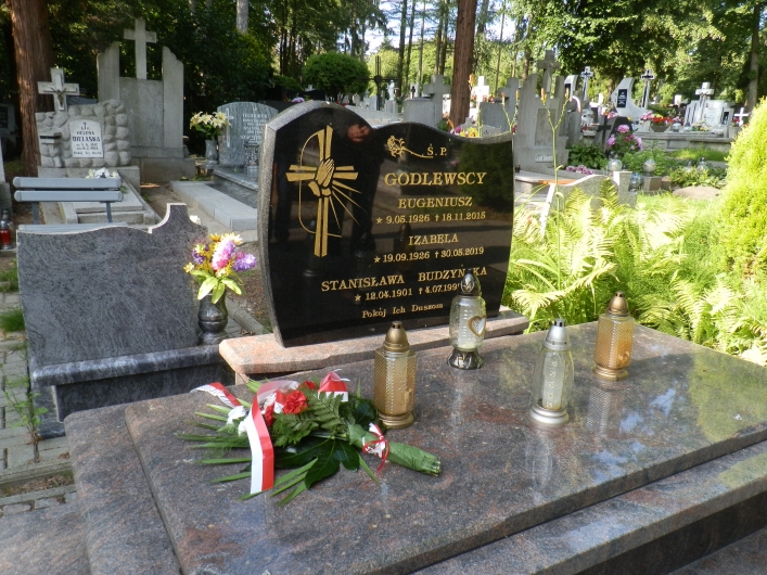 Złożyli kwiaty  na grobach skazanych w Sprawie Elbląskiej