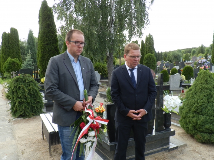 Złożyli kwiaty  na grobach skazanych w Sprawie Elbląskiej