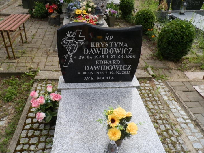 Złożyli kwiaty  na grobach skazanych w Sprawie Elbląskiej