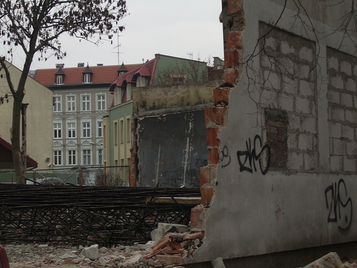 Znikają pustostany przy ul. Winnej