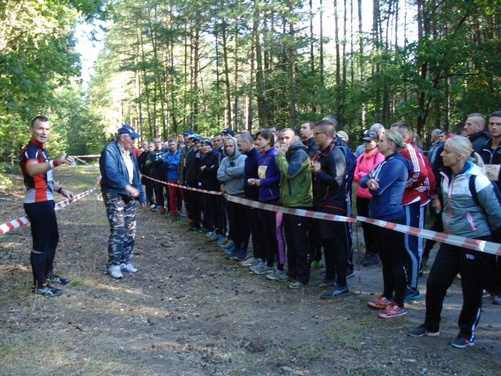 Żołnierze 16 PDZ biegają na orientację