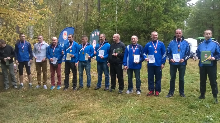 Żołnierze 16 PDZ biegają na orientację