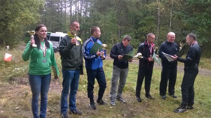 Żołnierze 16 PDZ biegają na orientację