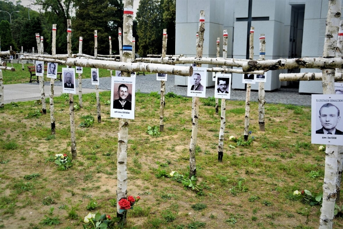 Żołnierze 43 batalionu lekkiej piechoty w Braniewie wymienili tabliczki na krzyżach Kwatery „Ł"