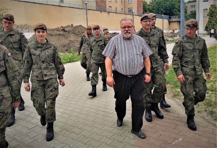 Żołnierze 43 batalionu lekkiej piechoty w Braniewie wymienili tabliczki na krzyżach Kwatery „Ł"