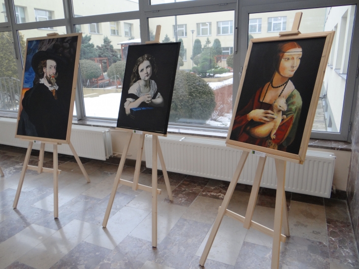„Fałszerze” z Liceum Plastycznego w szpitalu wojewódzkim (+ zdjęcia)