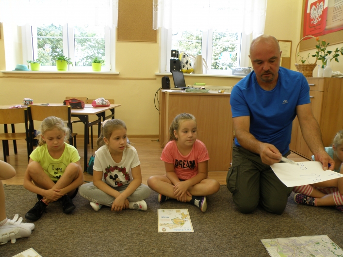 „Sokoliki”, uczniowie klasy II a Szkoły Podstawowej Nr 4 w Elblągu w świecie mapy