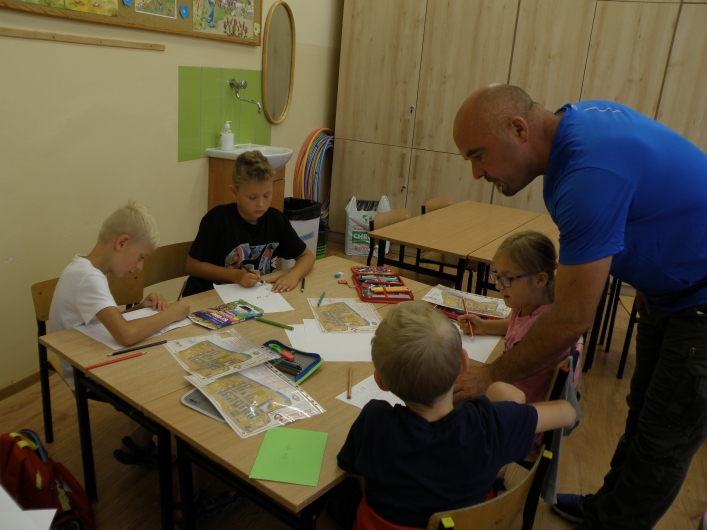 „Sokoliki”, uczniowie klasy II a Szkoły Podstawowej Nr 4 w Elblągu w świecie mapy