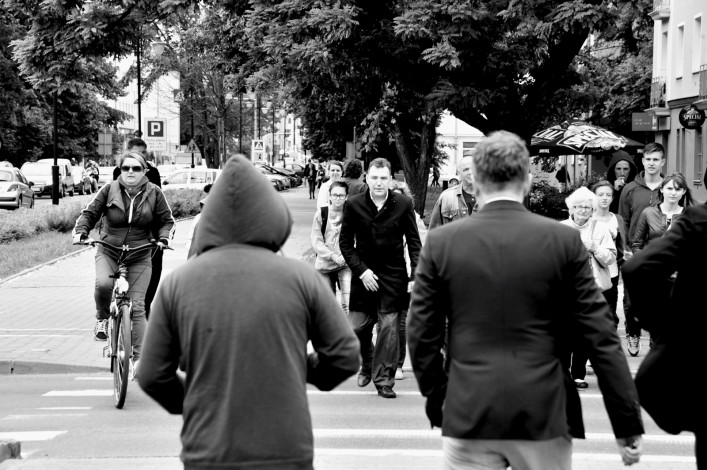 reakcja przechodniów na widok Janusza Palikota na przejściu dla pieszych