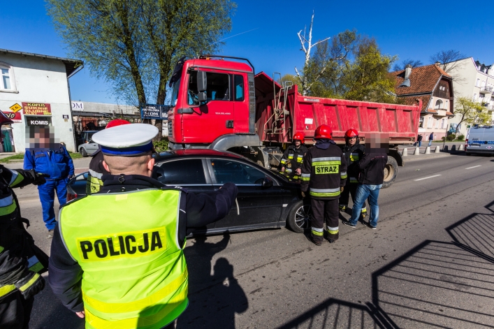 Zderzenie auta osobowego z ciężarowym na ulicy Grunwaldzkiej. Utrudnienia w ruchu trwały godzinę