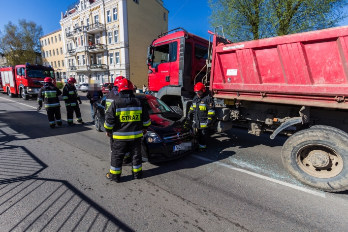 Zderzenie auta osobowego z ciężarowym na ulicy Grunwaldzkiej. Utrudnienia w ruchu trwały godzinę