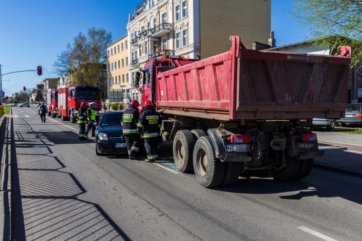 Zderzenie auta osobowego z ciężarowym na ulicy Grunwaldzkiej. Utrudnienia w ruchu trwały godzinę