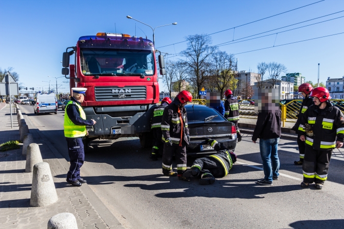 Zderzenie auta osobowego z ciężarowym na ulicy Grunwaldzkiej. Utrudnienia w ruchu trwały godzinę