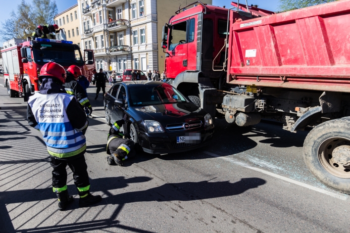 Zderzenie auta osobowego z ciężarowym na ulicy Grunwaldzkiej. Utrudnienia w ruchu trwały godzinę