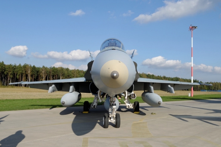 Oko w dziub F16