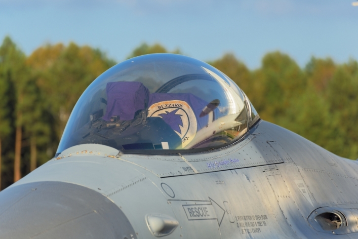 Kokpit F16