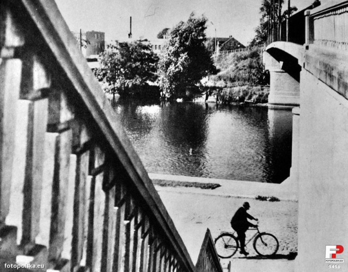 1968, Nowy (wówczas) most w ciągu al. Tysiąclecia.