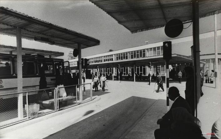 Lata 1976-1978 , Nowy dworzec autobusowy PKS w Elblągu, wyposażony w najnowszą aparaturę dyspozytorską i informacyjną, należy do najnowocześniejszych obiektów obsługi ruchu pasażerskiego.
