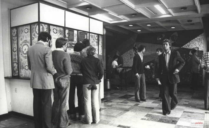 1978, Przed kasą kina Światowid