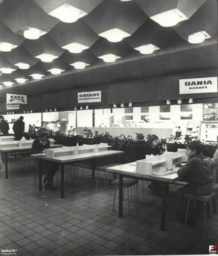 1979, Wnętrze baru szybkiej obsługi przy ulicy Nowowiejskiej.