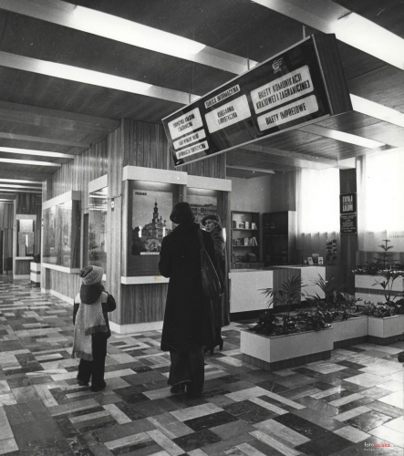 1978 , Nowy lokal Orbis-u, w którym można już zakupić bilety lotnicze i promowe, a także odwiedzić dobrze zaopatrzoną księgarnię turystyczną.