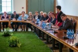 Podpisanie porozumień z przedsiębiorcami_ którzy przystąpili do Karty Seniora.