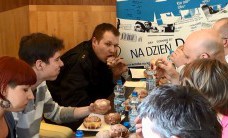 Wielkie żarcie pączków - III Mistrzostwa w jedzeniu pączków na czas