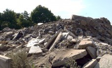 Bez komentarza - Ziemia i gruz z Ogrodów trafiają na Modrzewinę