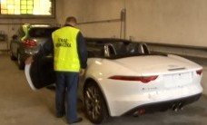 Skuteczna akcja pograniczników. Odzyskali jaguara i porsche