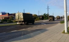 Nadesłane: przejazd kolumny wojskowej przez miasto